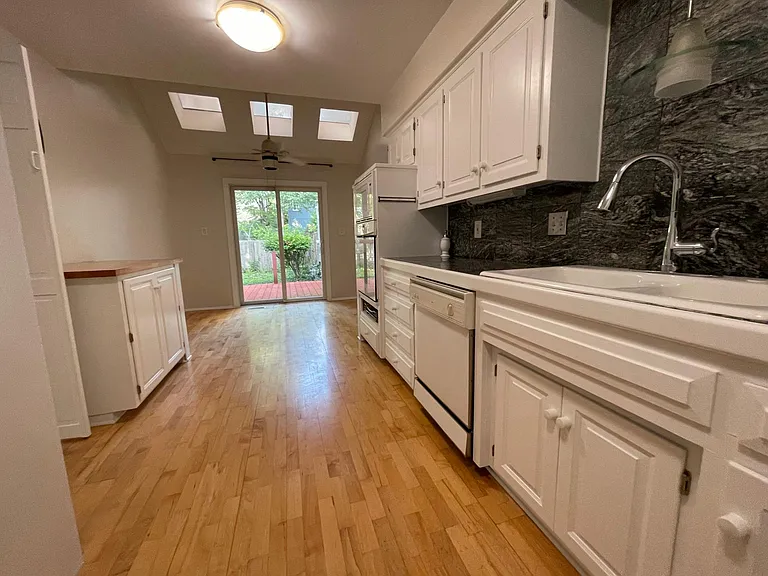 6259 Rosewood St — Photo 8