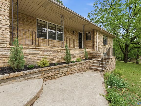 4th image of 1002 Woodall Ln NW
