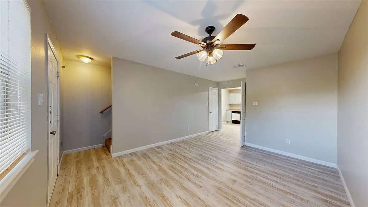 2 bed, 2.0 bath, 960 sqft, $1,000 — Photo 2