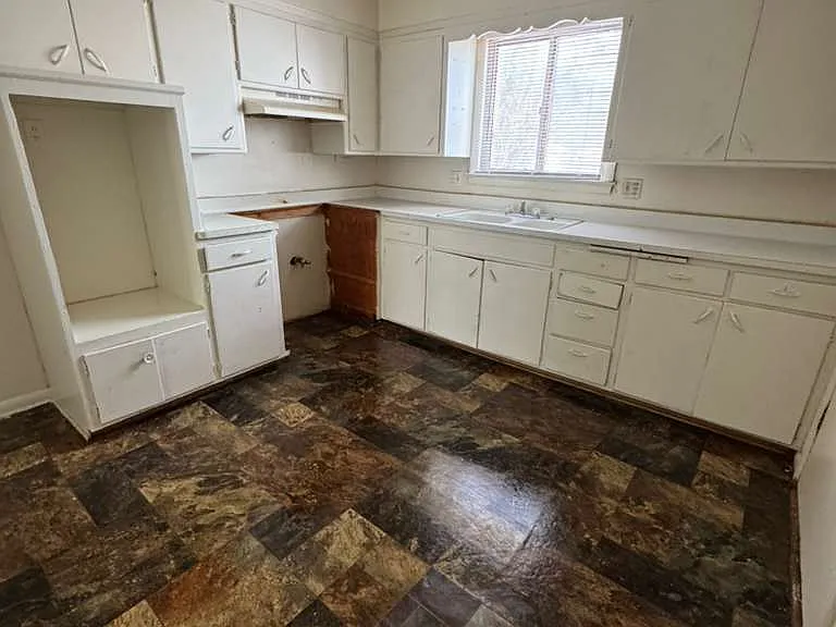 6426 N 87th St #1 — Photo 3