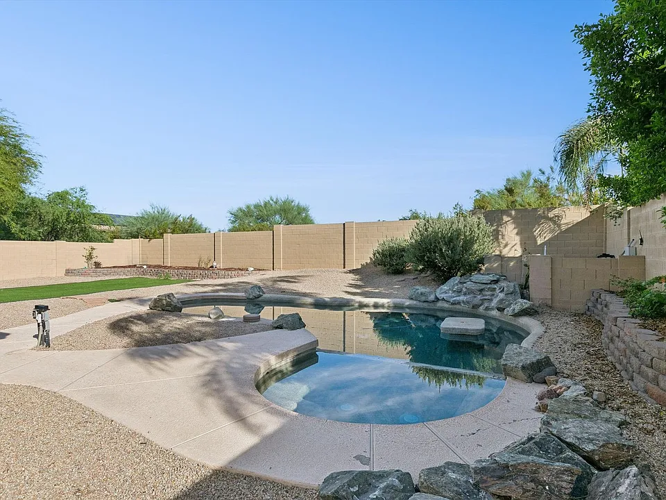 4508 E Andrea Dr