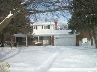 23308 Plumbrooke Dr, Southfield, MI 48075