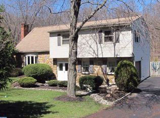 835 Strawberry Ln, Langhorne, PA