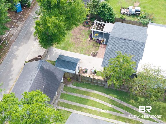 3rd image of 217 W Jessamine Ave