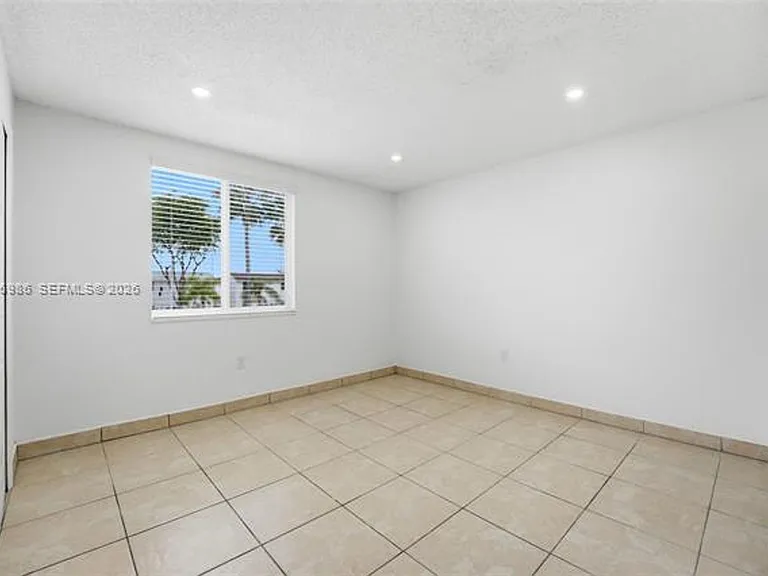 8219 NW 192nd Ter — Photo 20