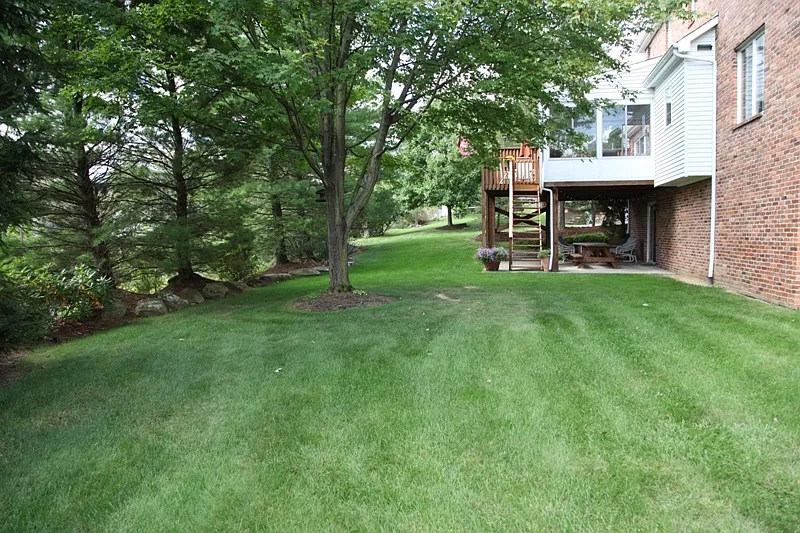 608 Victory Rd photo 1