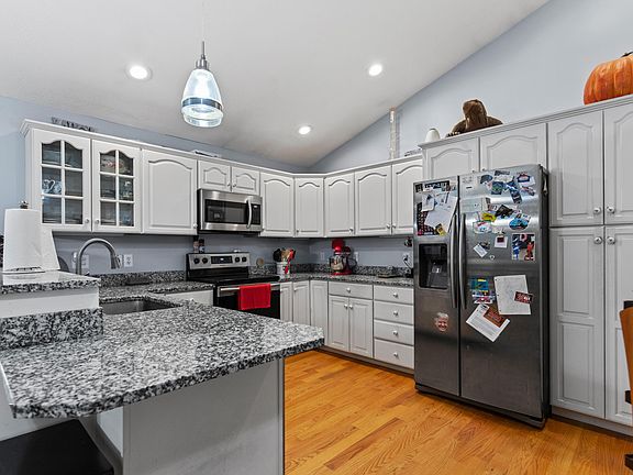 3rd image of 13 Binette Lane