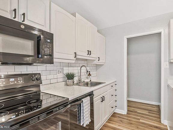 2nd image of 9702 Kingsbridge Dr APT 104