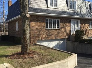 1514 Topp Ln #D, Glenview, IL 60025