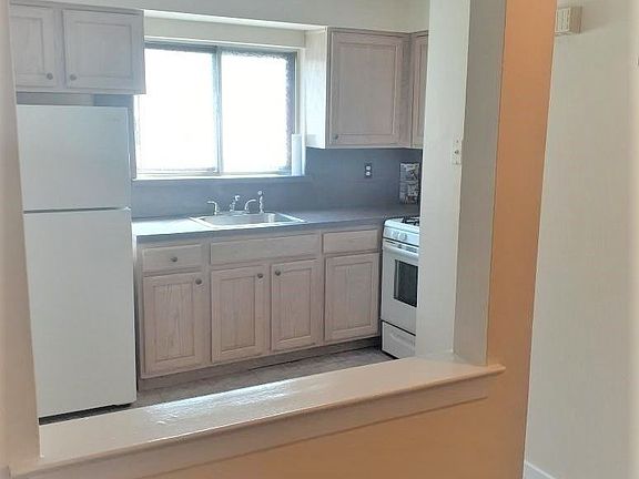 4th image of 324 Stobe Ave Floor 2