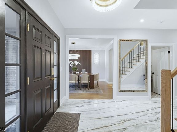 3rd image of 204 Bearwoods Rd