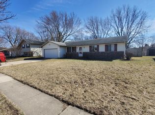 735 Dartmoor Dr, Crystal Lake, IL 60014