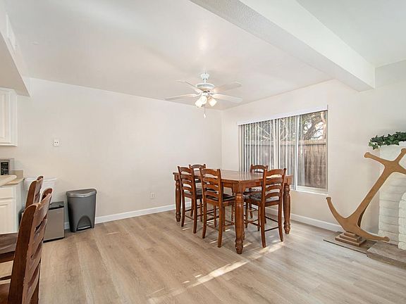 Dinning room 14'x11'