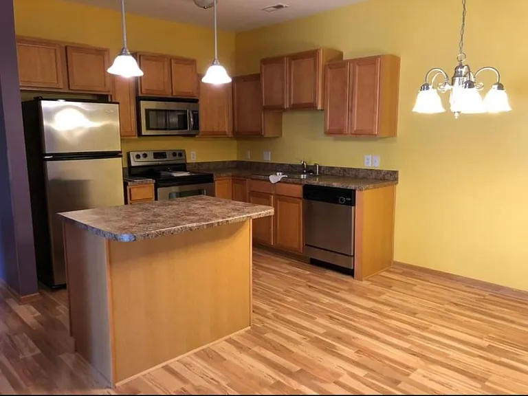 1805 SW White Birch Cir #5 — Photo 1