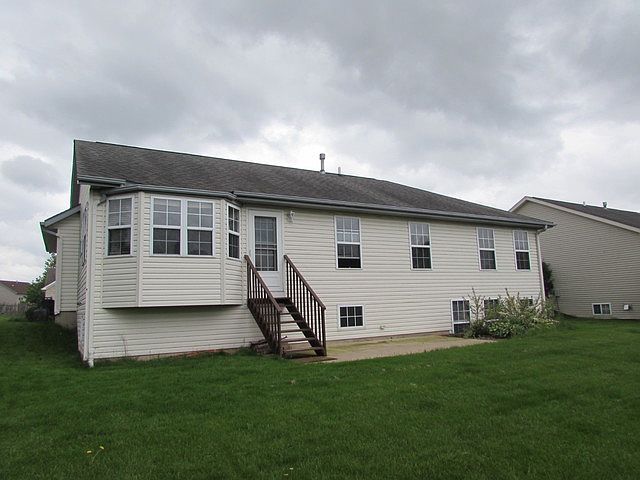 2nd image of 123 E Maplewood Dr