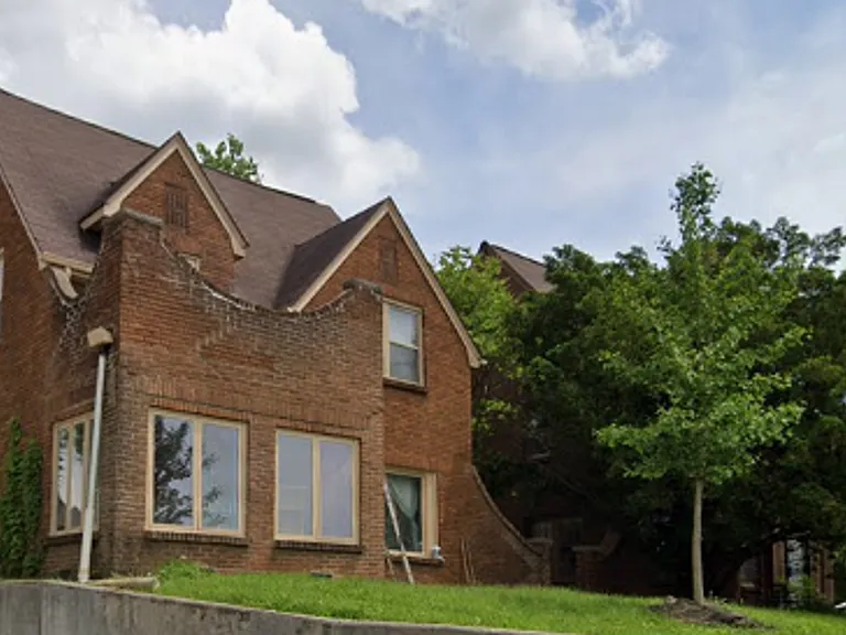 1513 S Walnut St — Photo 5