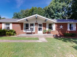 208 S Hummingbird Ln, Dickson, TN 37055