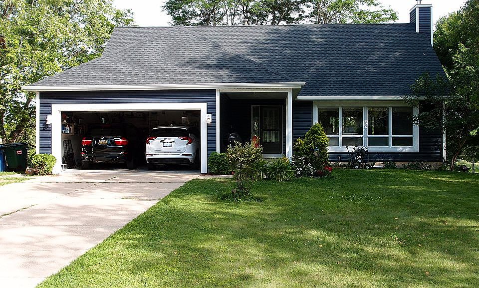 1st image of 1304 Kirk Dr SE