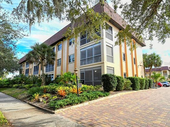 3rd image of 101 Park Blvd S APT 112