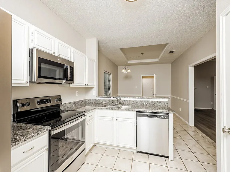 1330 Bogard Ln — Photo 8