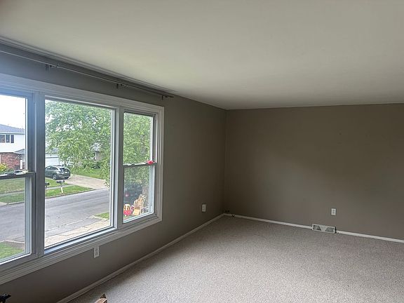 3rd image of 45 Lemans Dr