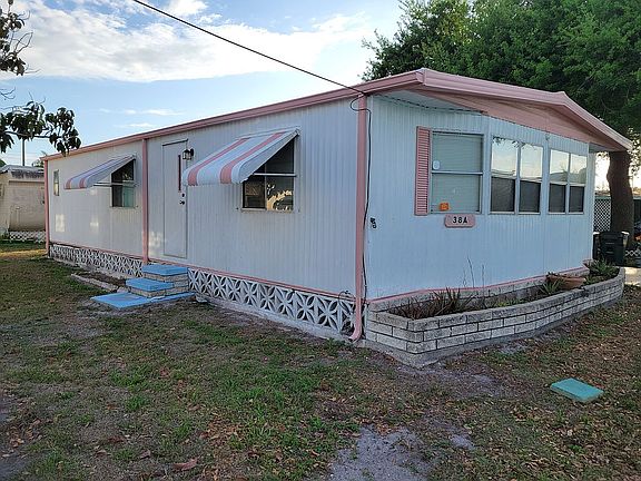 3rd image of 2320 Bee Ridge Rd Lot 38A