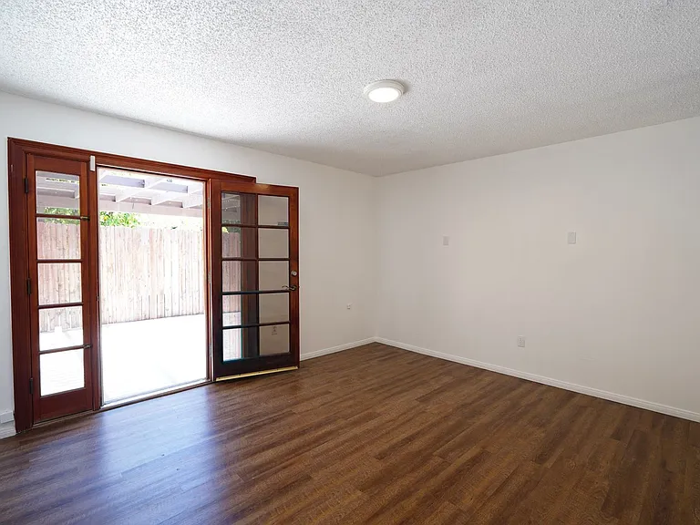 220 Lilac Ct — Photo 17
