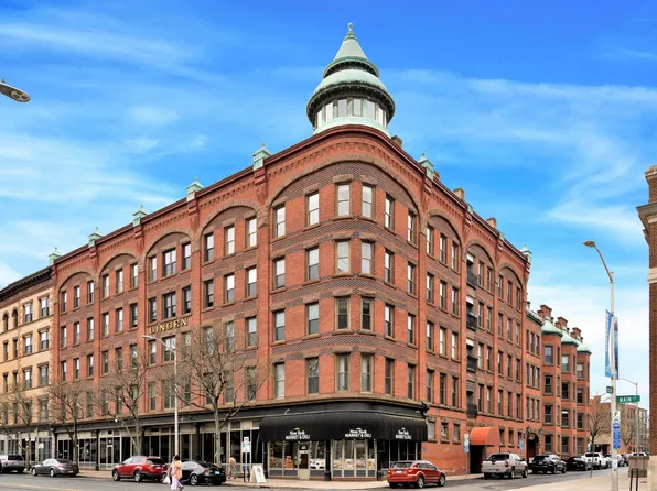 1 Linden Place APT 309, Hartford, CT 06106