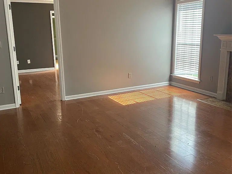 8909 Laney Ln — Photo 11