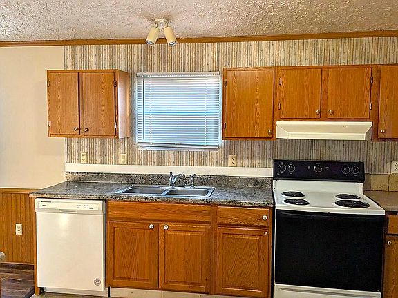 3rd image of 110 Crestmont Ct