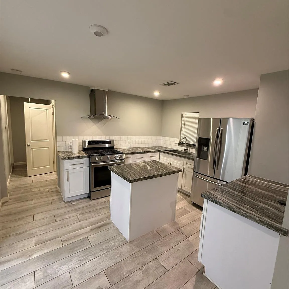 3 bed, 2.0 bath, 948 sqft, $1,700 — Photo 4