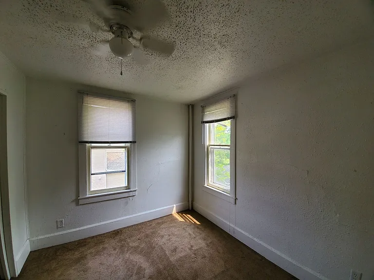 Walnut St 2512 — Photo 36