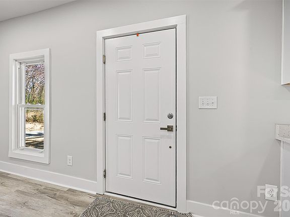 4th image of 105 Grant St
