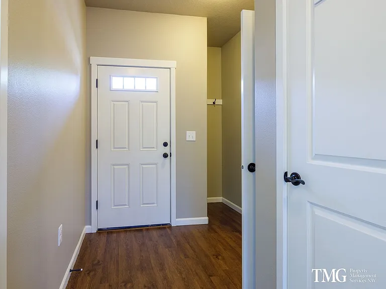 Maple Court — Photo 5