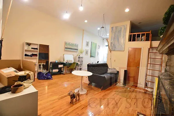 Rented by City Stop Realty | media 12