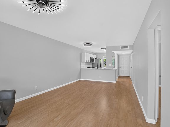 3rd image of 6795 Huntington Lane #201