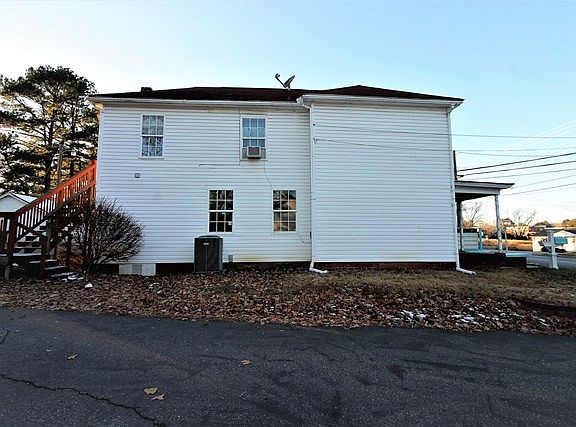 3rd image of 418 E Atlantic St