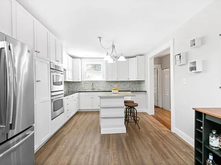 2224 Seminary Ave — Photo 7