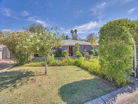 3rd image of 915 E MONTEBELLO Avenue