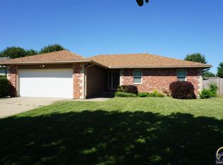2843 SW Maxfield Rd, Topeka, KS 66614