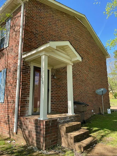2 bed, 1.5 bath, 1056 sqft, $1,225 — Photo 2