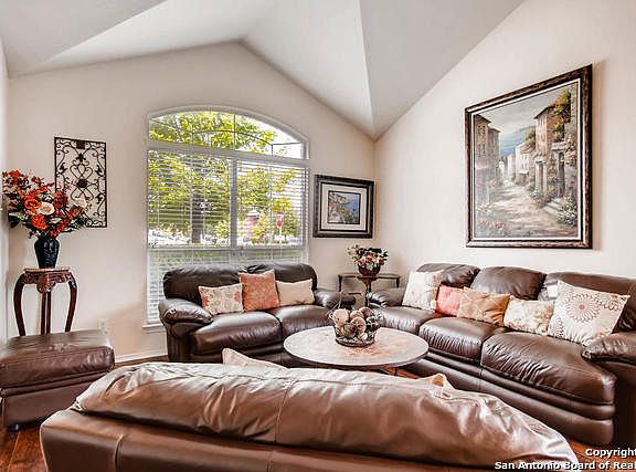 3rd image of 10702 Buckskin Way