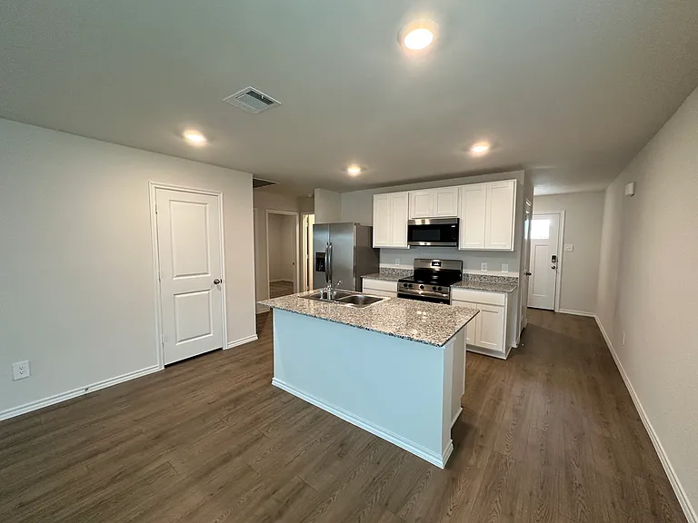 3520 Bridgeport Dr — Photo 4