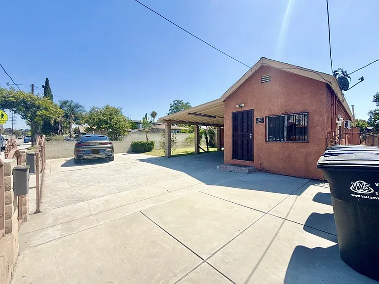 N Dangler Ave — Photo 2