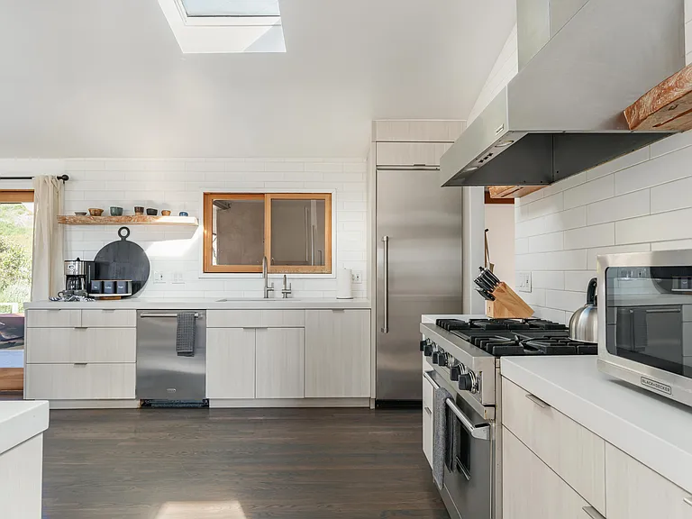 11345 Pacific View Dr — Photo 15