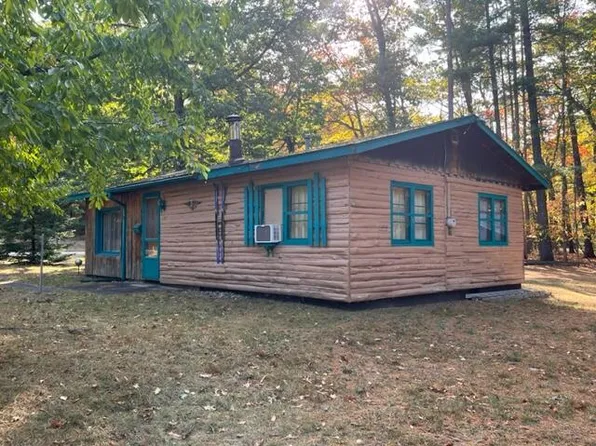 7025 Frontenac Ave, Indian River, MI 49749