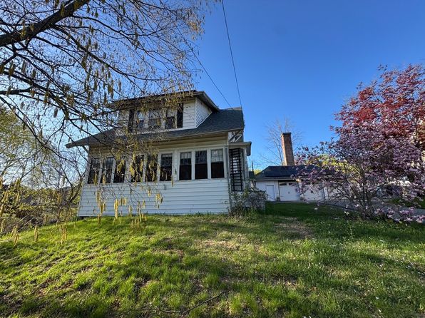 221 Pelham St, Methuen, MA 01844
