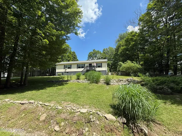 110 Tranquility Ln, Greentown, PA 18426