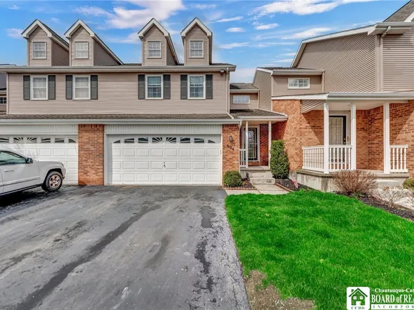 604 Forest Edge Dr, East Amherst, NY 14051