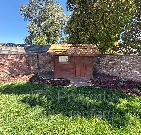 501 J St — Photo 27
